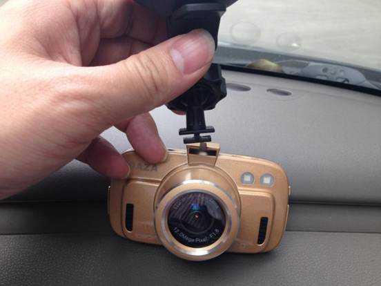 大智G320極清行車記錄儀真機裝車實拍